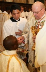 VE PN 106 Diacre-Abb--Augustin-re-oit-la-communion-du-Cardinal-357.jpg